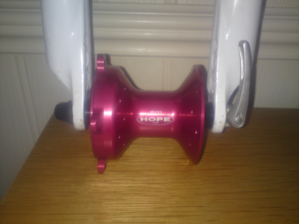 sweet, local bike shop had a closing down sale so i picked up a brand new bigun hub and 203mm rotor for £40! bargain.