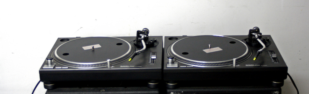 2X Technics SL-1210MK2 Turntables in great condition with covers and stylus