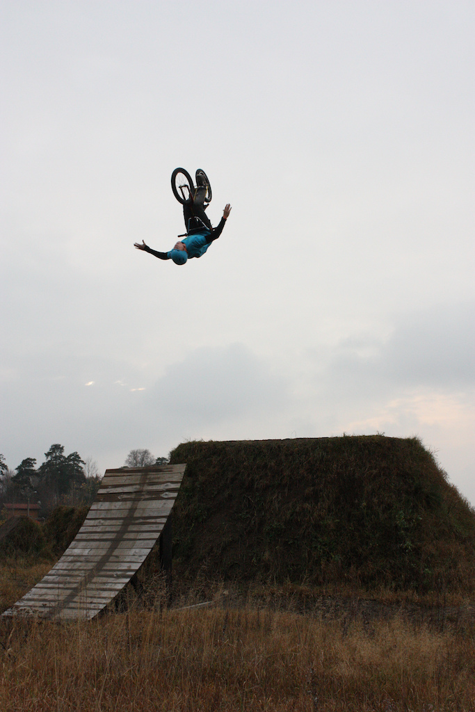 Backflip no hander

Photo: William Tell
