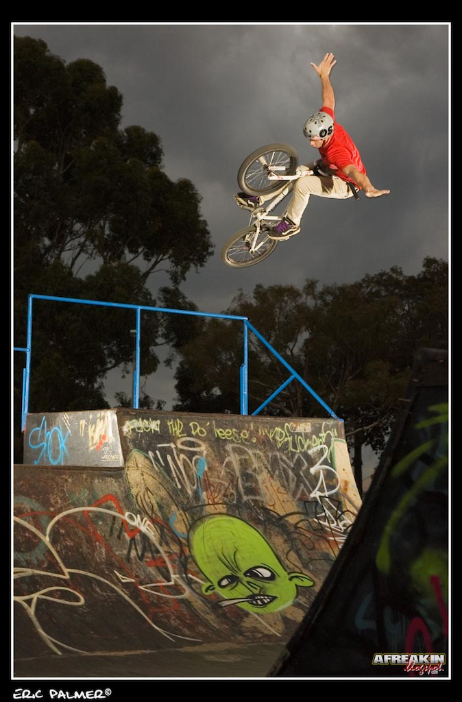 Pic of the Week on BMeggs http://bmeggs.webgarden.com

No Hander

A treat from the archives