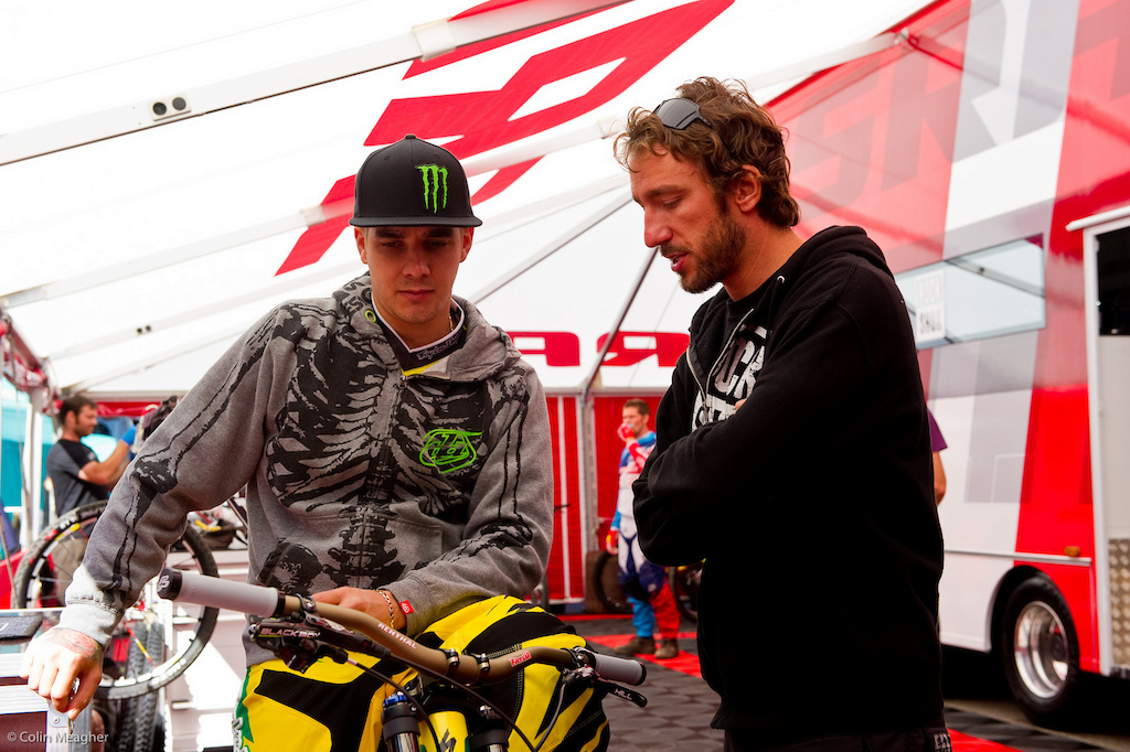 Sam Hill and Jon Cancellier comparing bike set-up notes. Yes, Mr Hill is on the track.