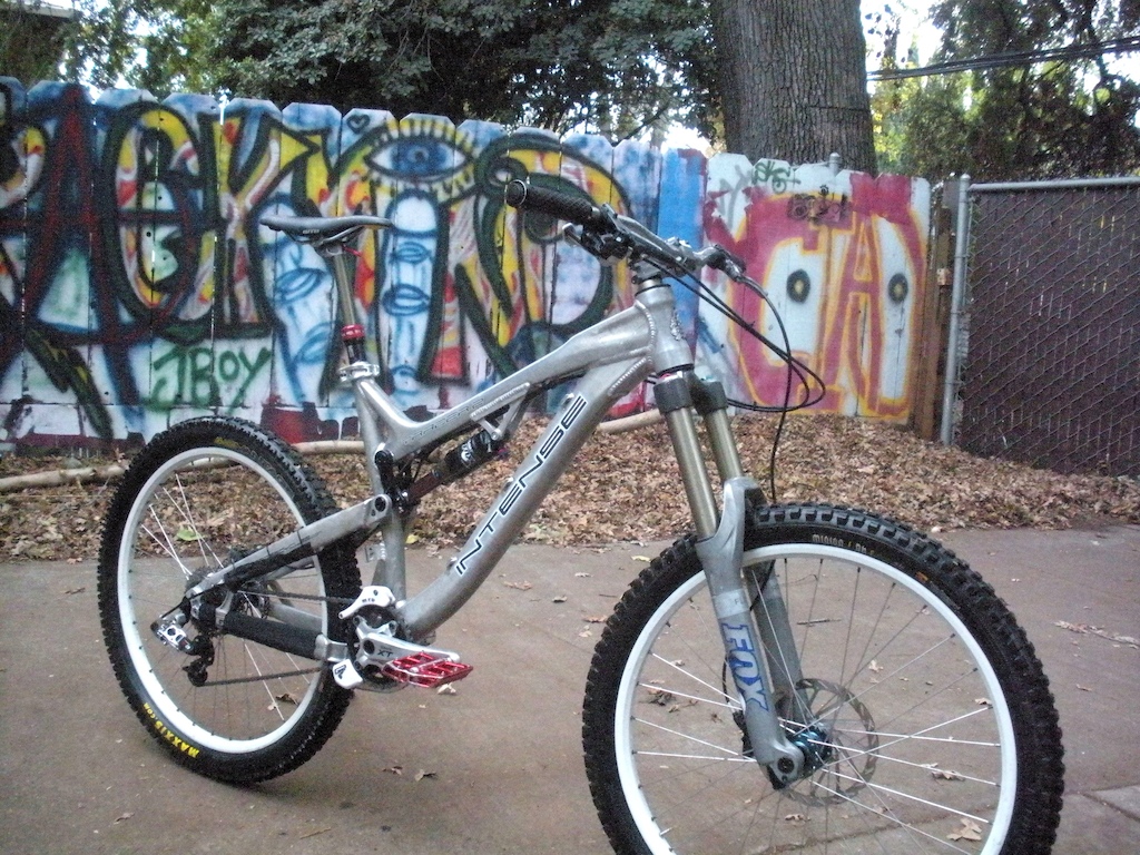 2011 Intense Tracer 2 custom build. weight aprox 32 lbs.