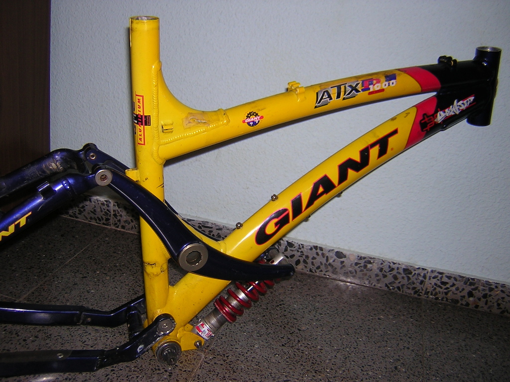 Giant ATX 1000 pro series 1999
Rock Shox Coupe Deluxe