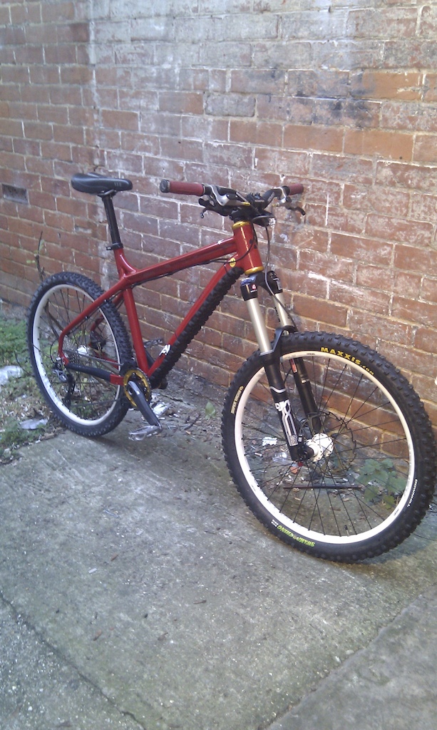 Ragley Troof - another Red.
rockshox Lyrik Forks - uturn 160mm
Saint Brakes - 203mm Rotor gold
Saint Cranks
Saint External bottom Braket (gold)
E-thirteen LS1 Chain guide
E-Thirteen 37T Chainring Gold
SLX Chain 
SLX Deraileur
SLX 34-11 Casette
Funn XL Wheelset
Thomson Seat Post
Truvativ Bars low rise-wide
Truvativ 60mm Stem