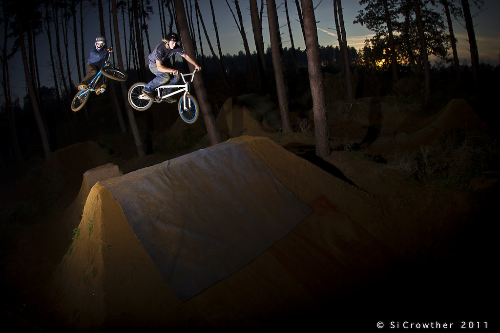bob and gav close train action! 
awesome photos by Simon Crowther, thanks dude!