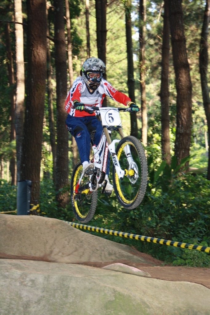 1st Gold Medal Women Downhill Sea Games 2011, Indonesia with Adrenaline Agent DH 2.0