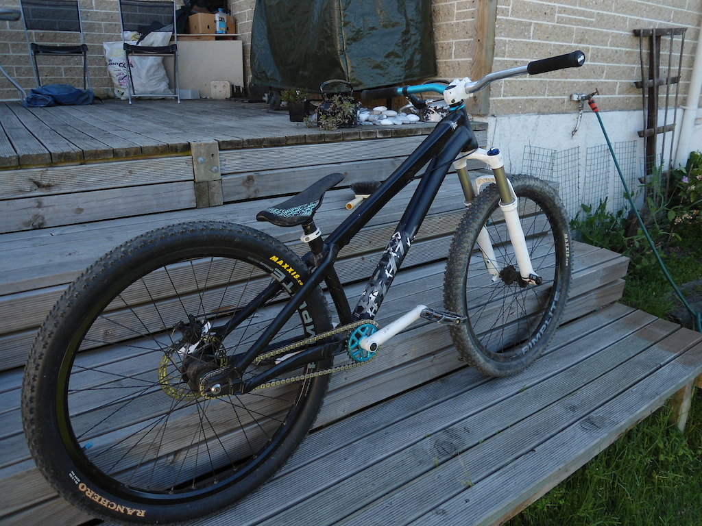 New seat/post and borrowing a mates tyres :)