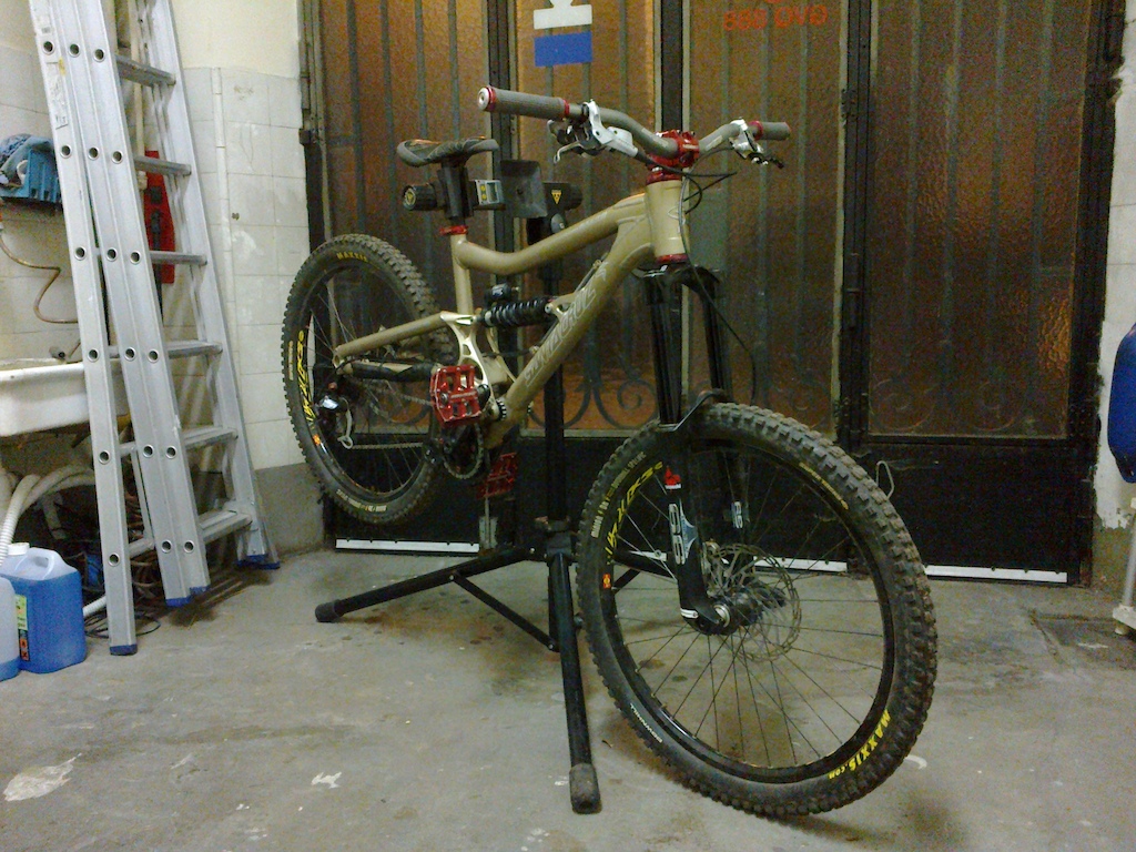 My bullit with Marzocchi 66rc2 as a new fork !