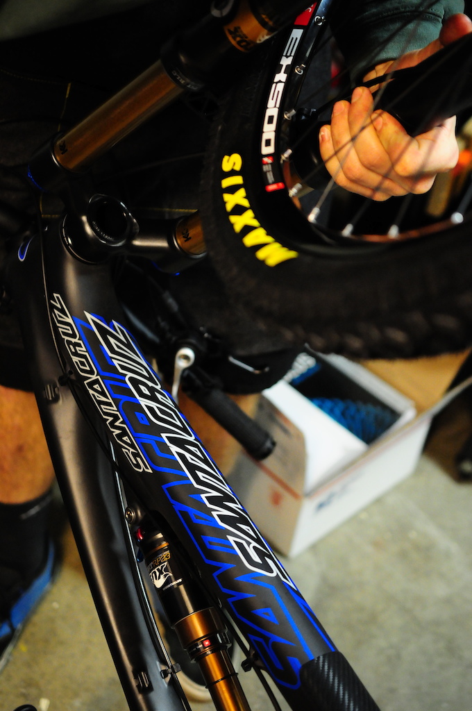 Santa Cruz Nomad Carbon