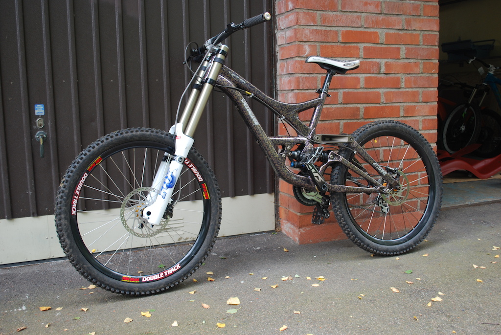The new bike I got instead of the UMF Freddy. Quite a difference in riding ;)