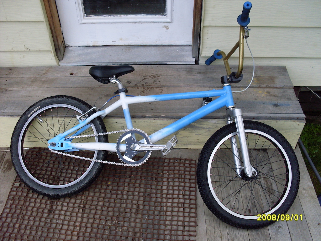 i owned this schwinn for many years. was my fav but i never ride it any more so had to find new home. curt my oldest friend and Bro need an upgrade on his old schwinn i gave him back in the day. it was just so old outdated i gave him new but old schwiin that i loved so he can love it now and have sick ride too