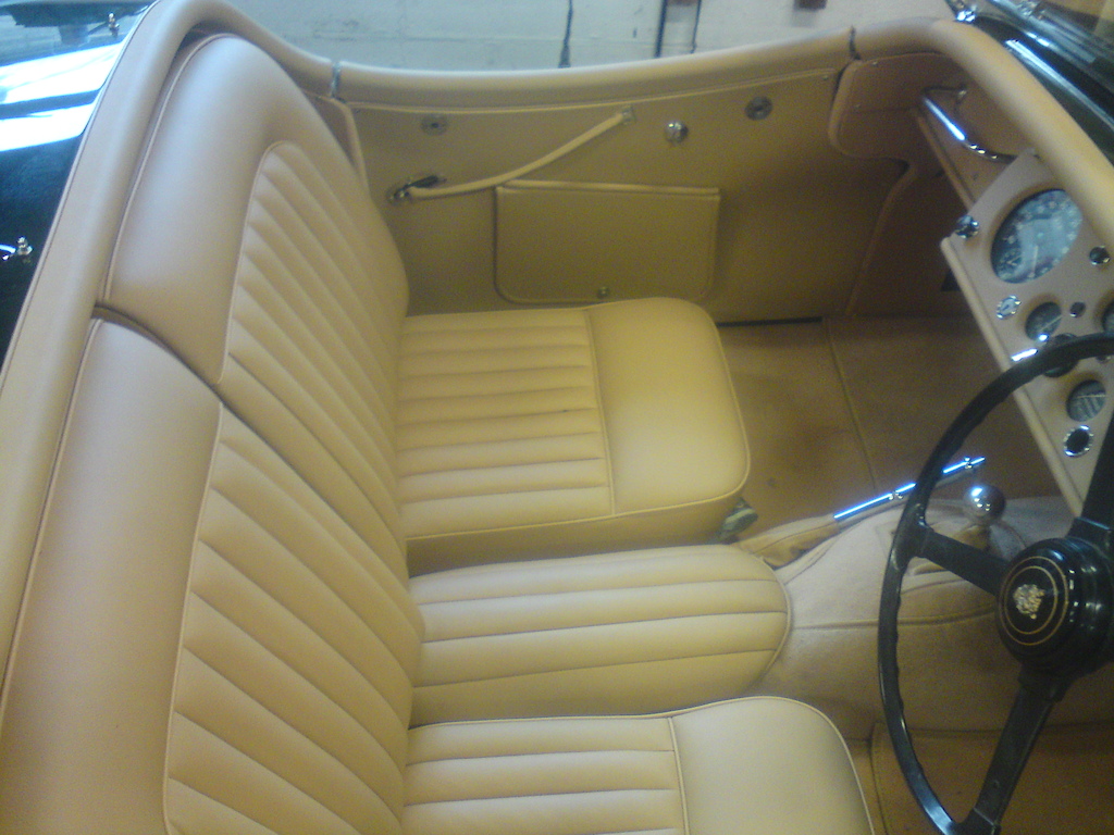 Interior finally finnished. Yay.
Car up for sale. Booo