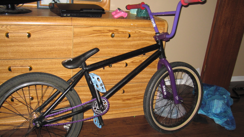 this is my 2010 subrosa tiro. im missing barrings gotta get new ones for xmas custom back hub . sick subrosa sprocket. odi red grips.. brand new bicycle union purple bars .. purple fors and stem brand new oddysey tire tanned wall.