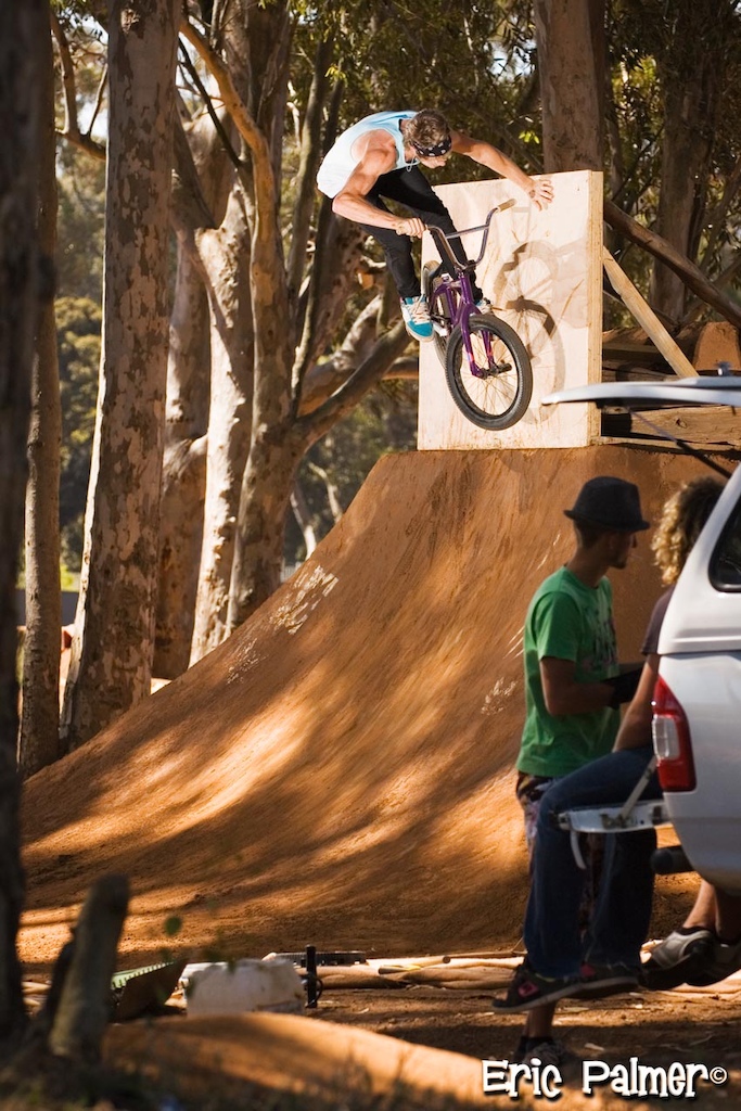 Handplant

Pic of the week on http://bmeggs.webgarden.com/

CT Trails article on http://www.myculturemag.co.za/pages/topics/cape_town_trails.php

©Eric Palmer