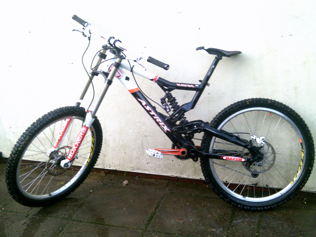 New rims, brakes, pedals, grips, chain.. Brap!