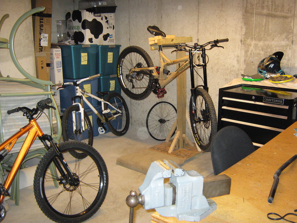 Little clutter from bike storage for winter