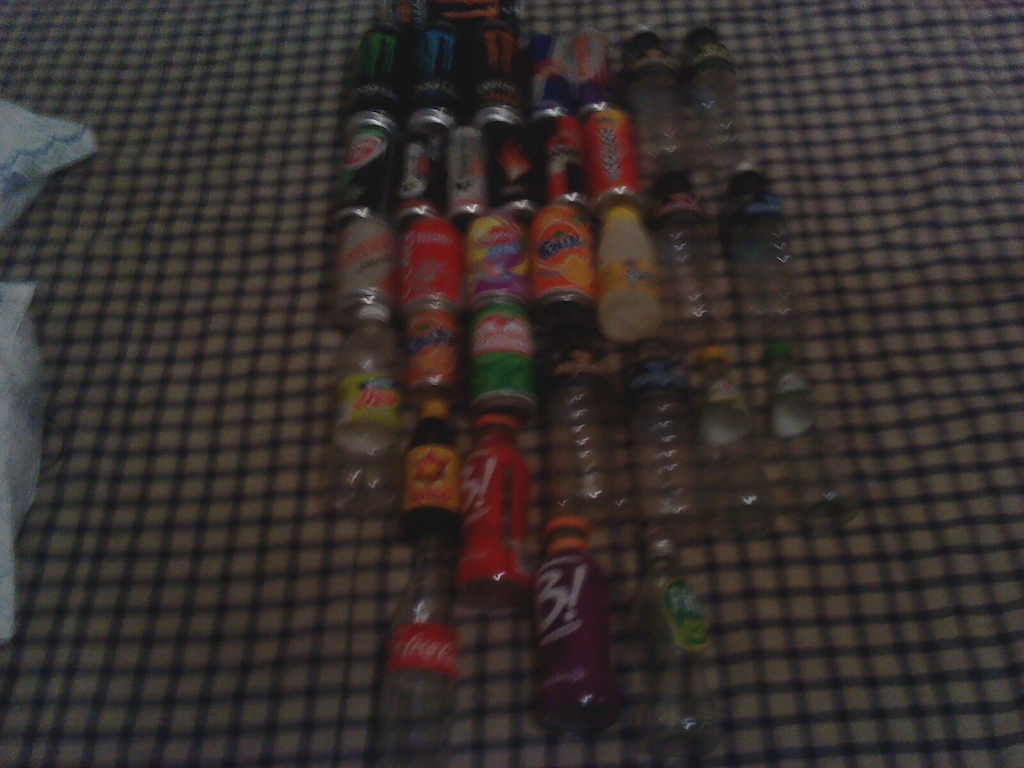 a minha coleçao de latas e garrafas