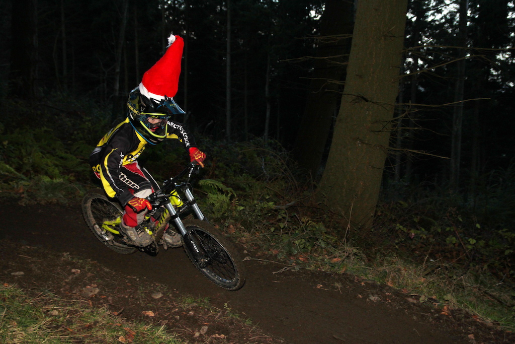 Harry Riding his new custom scott spark Jnr 20" for the first time at the Pearce Cycles christmas uplift