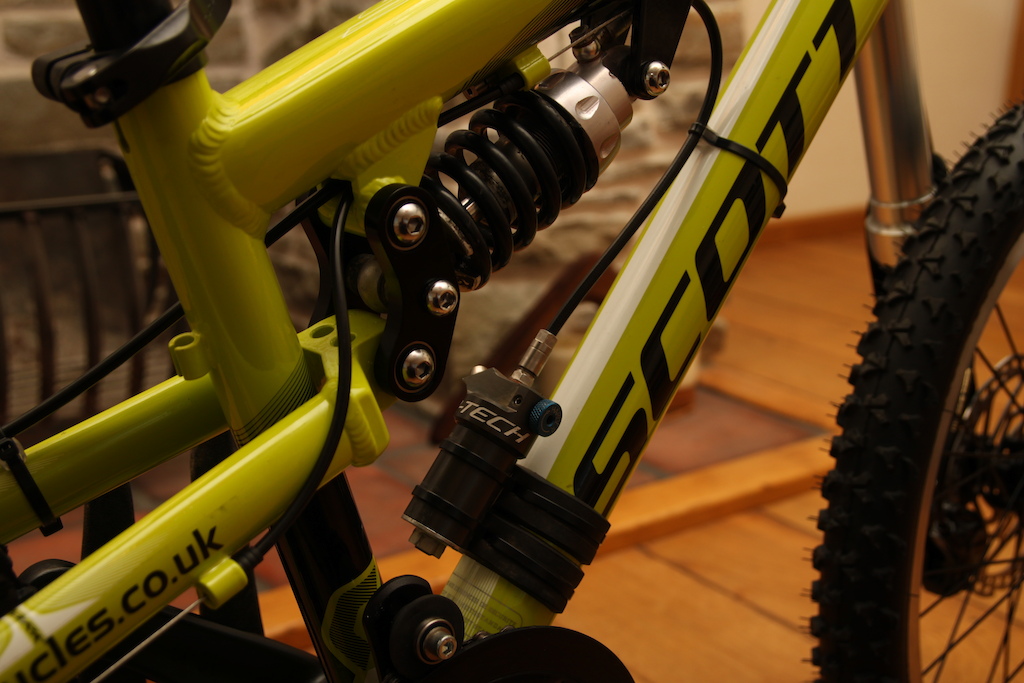 J-Tech customised Stratos shock with remote reservoir