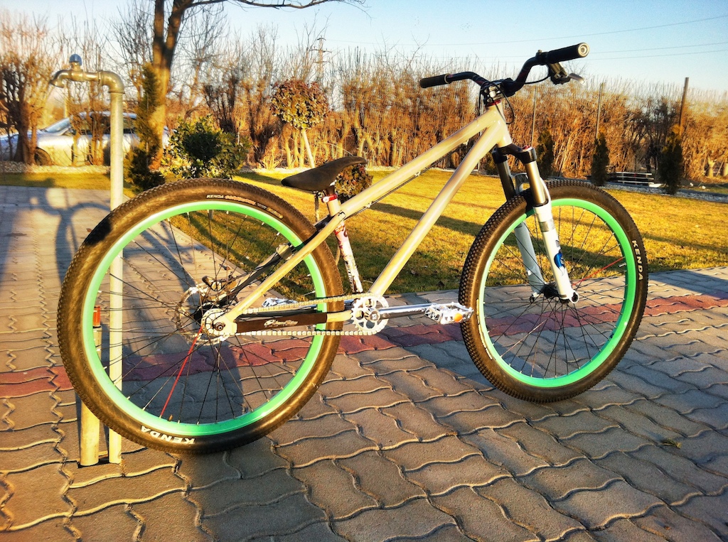 Commencal Absolut with chrome Wombolt / Twisted pc