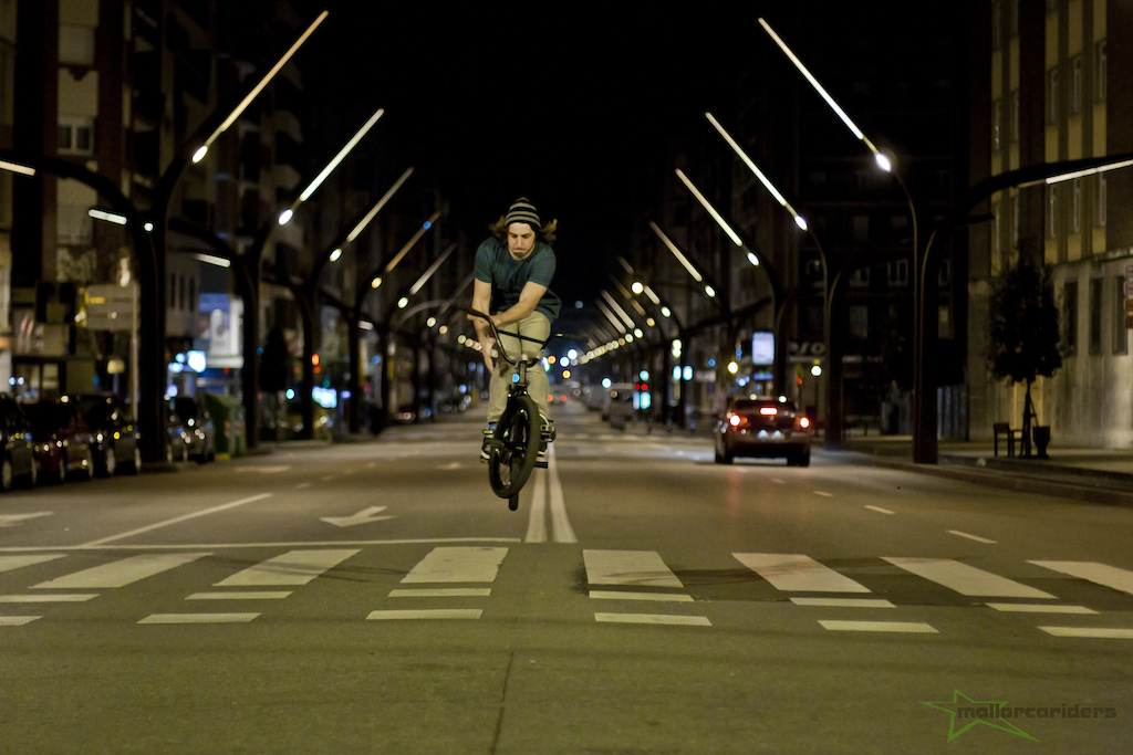 Barspin in the middle of da Street.