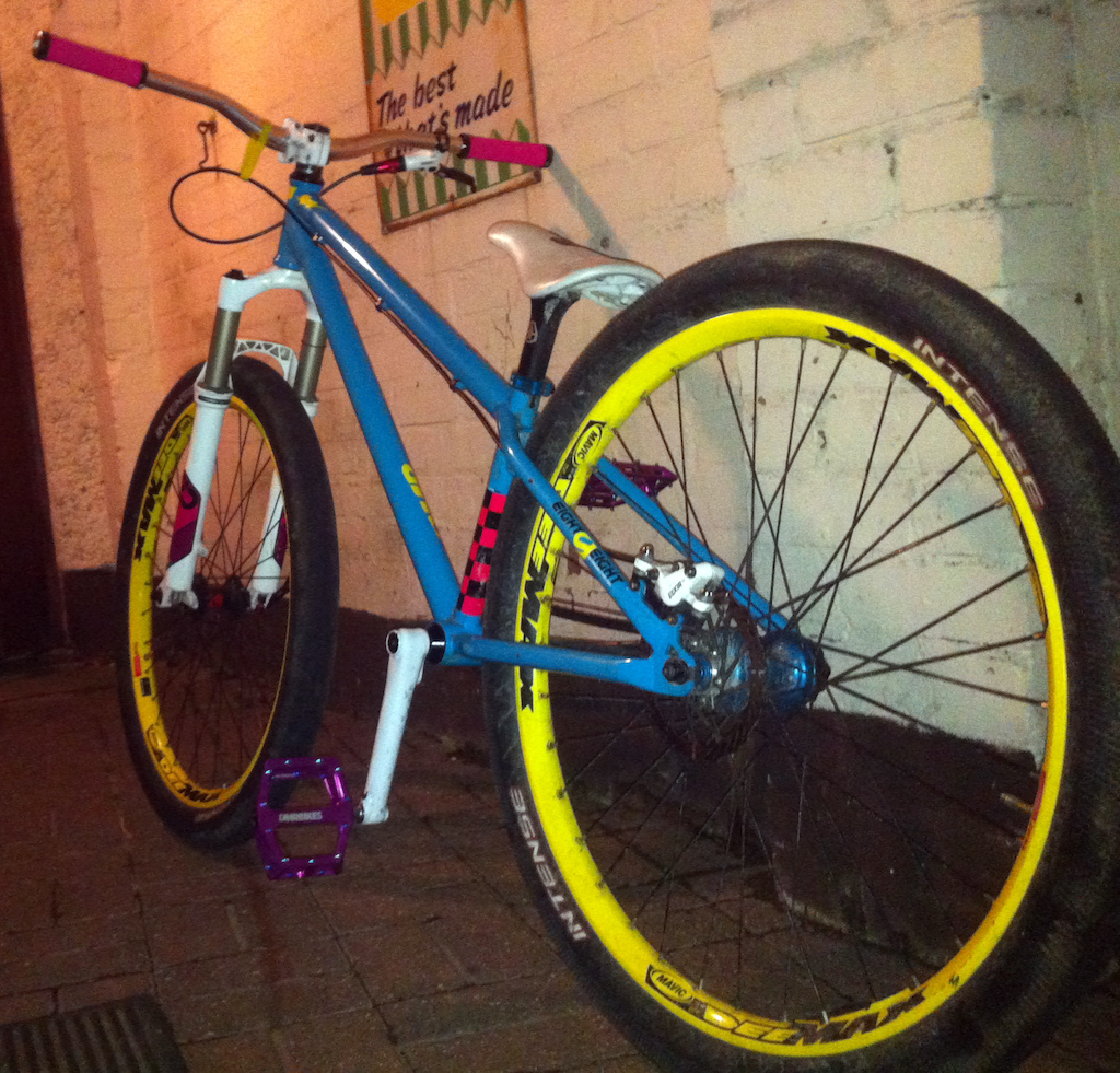 Picture off my new DMR vault pedals and new ODI grips, on my DMR 898