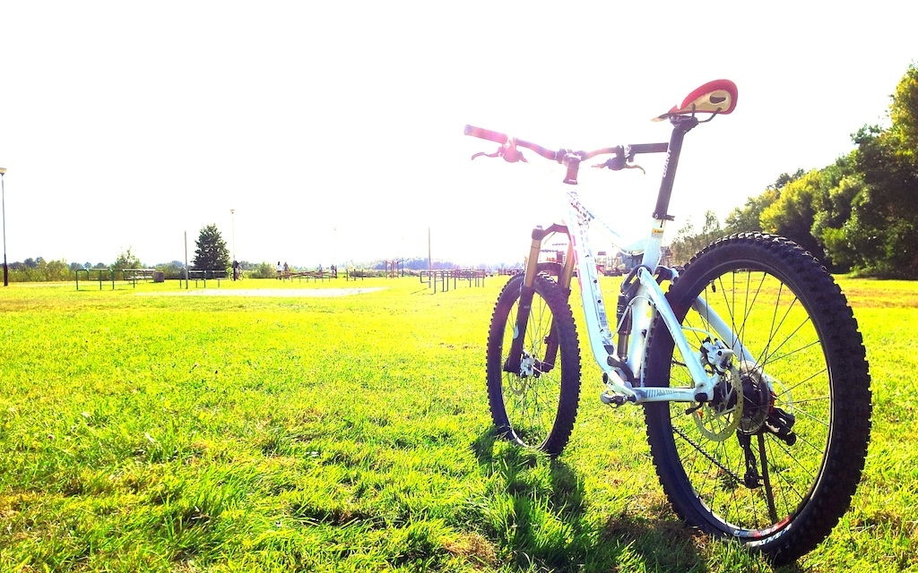 Brother's Giant Reign 2 but sometimes I get the chance to ride it.