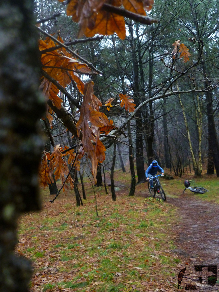 rainy and a bit foggy day with a non-working rear brake... perfect for dh! he also flated his bike, so used mine for the photo.
photo by I.Arrieta for Afro Trails
http://AfroTrailsClothing.blogspot.com/
