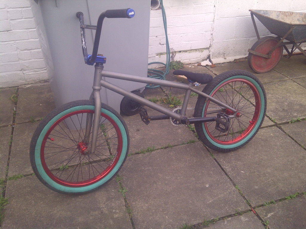 need my bike going, 400 (ONO) i need it going, need the money as i am building a custon and it is a good bike, inbox for SPECS. Cheers, Domm