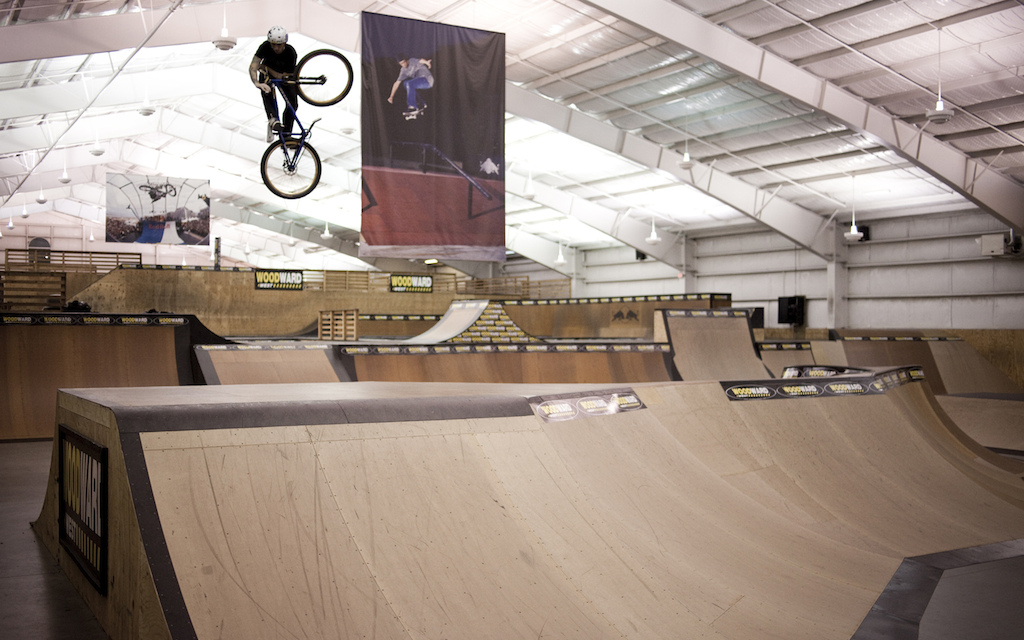 I could watch Jake Kinney ride this park all night. He BOOSTS everything high as f*ck. Invert, box jump, all night.