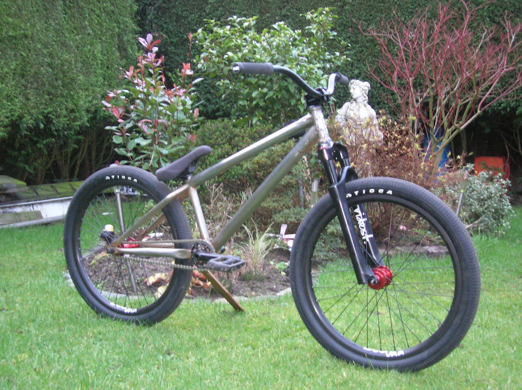 Quick pic with new tyres