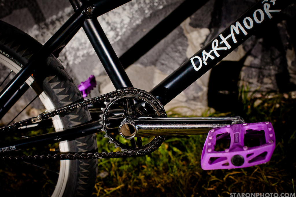 Dawid Godziek's bikecheck with his new Dartmoor Nami V2 frame and Thorn cranks/Cookie pedals. Photo by http://staronphoto.com/