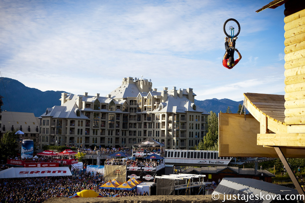I just came a cross this photo from last year Crankworx with Greg Watts in it during the slopestyle competition. I remember him winning the Best Trick competition in 2008 like it was yesterday. This one is for you Greg, wishing you a speedy recovery!