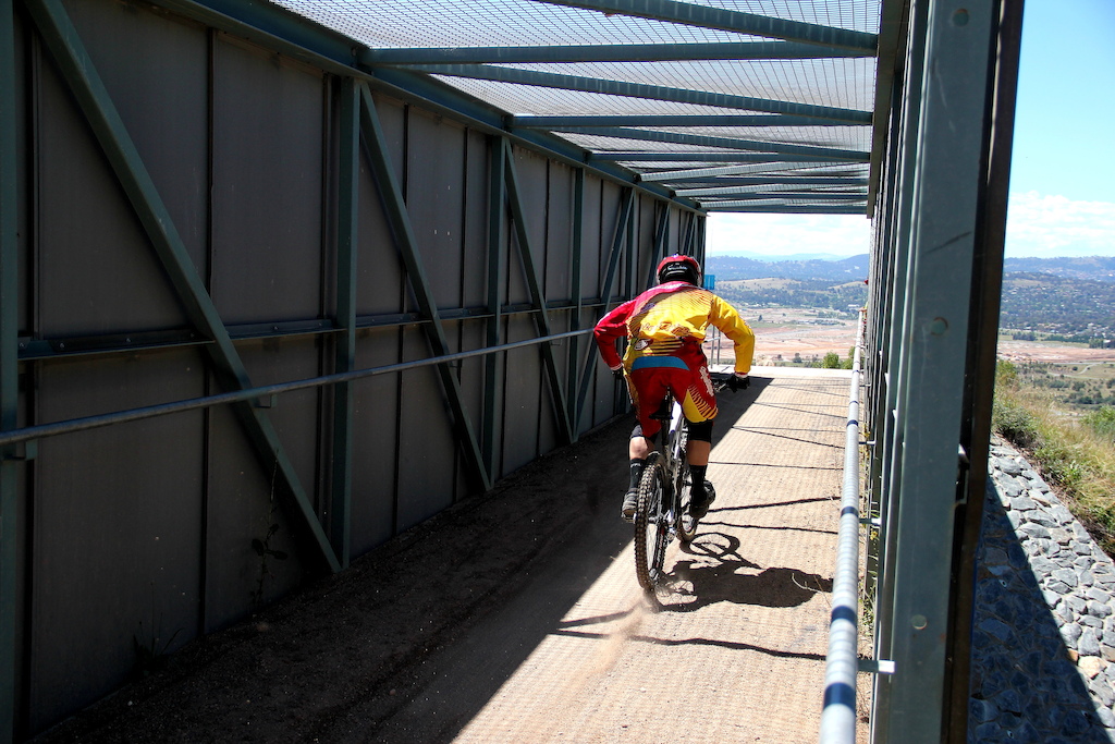 stromlo national round 3
please comment, feed back is appreciated!
if you know the rider pleas comment. thanks 
what a view!