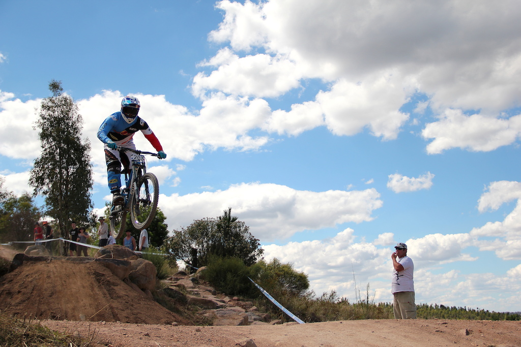 stromlo round 3
please comment, feed back is appreciated!
flying over the road gap to a sweet 2nd.