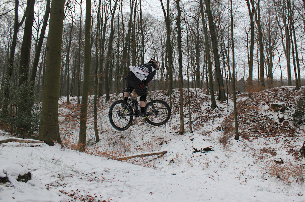 We had a nice day riding in Aachen. The snow make the track really fun...