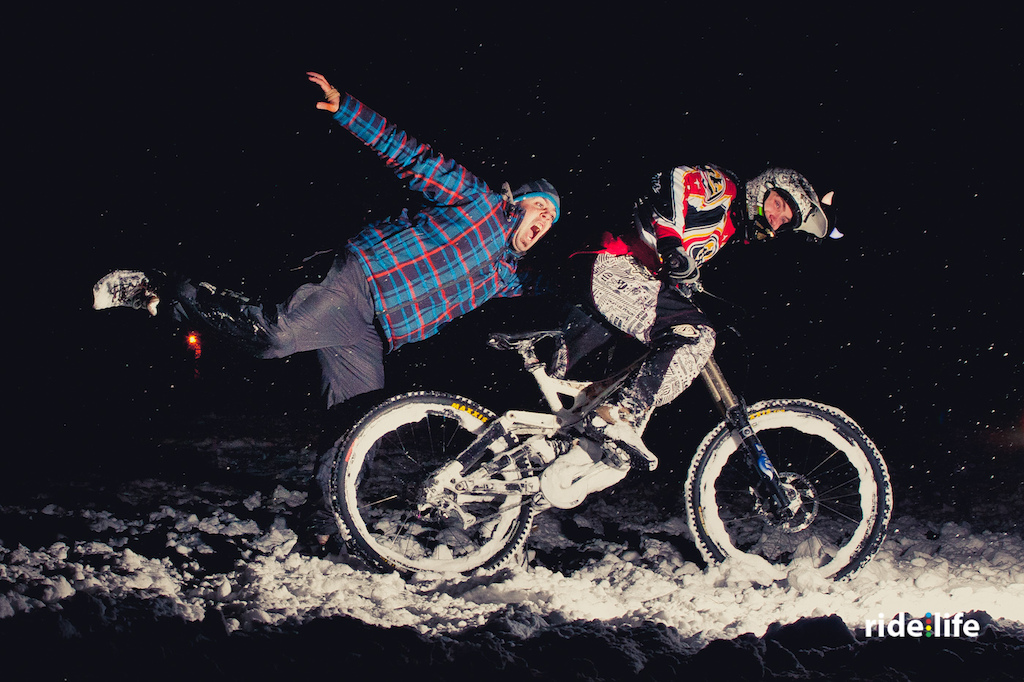 Some ride at night in the snow. It was really fun, each for ride and photo
