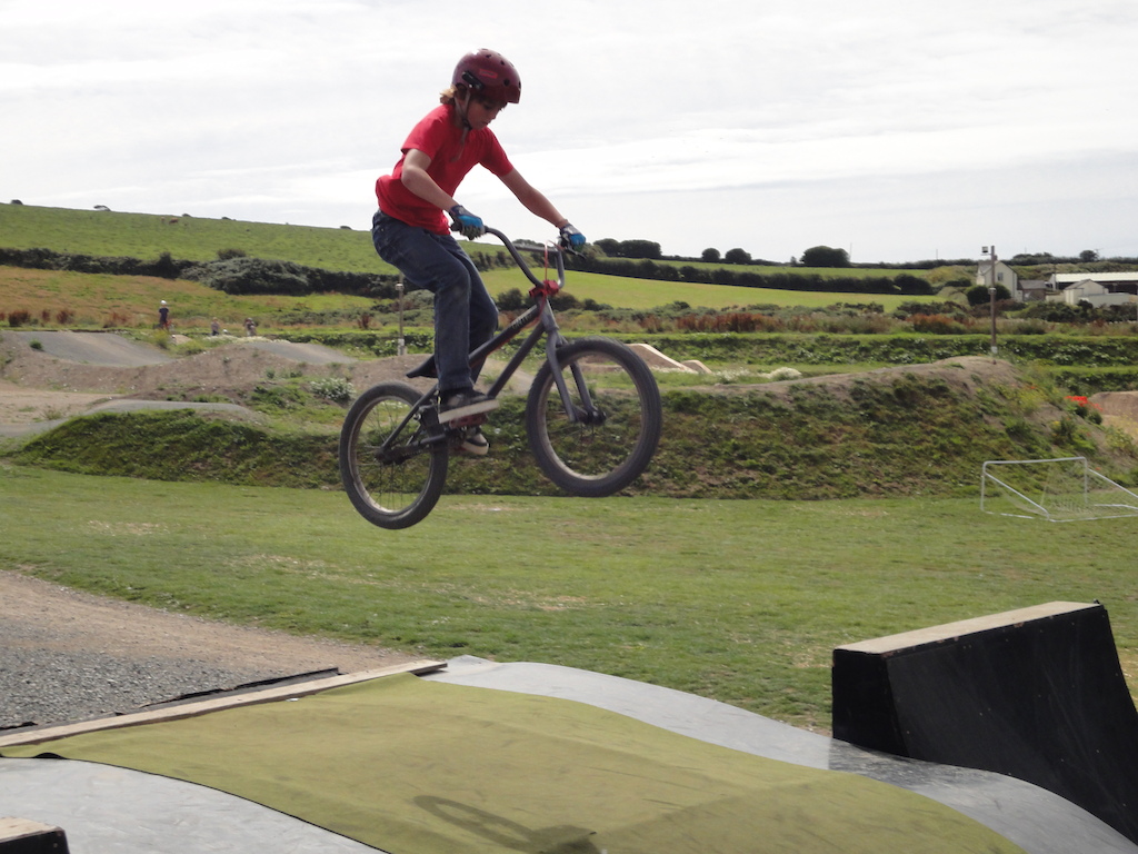 Riding dirt-jumps/ slope-style at The Track Portreath!