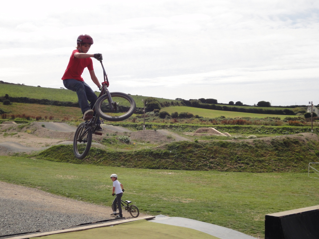 Riding dirt-jumps/ slope-style at The Track Portreath!