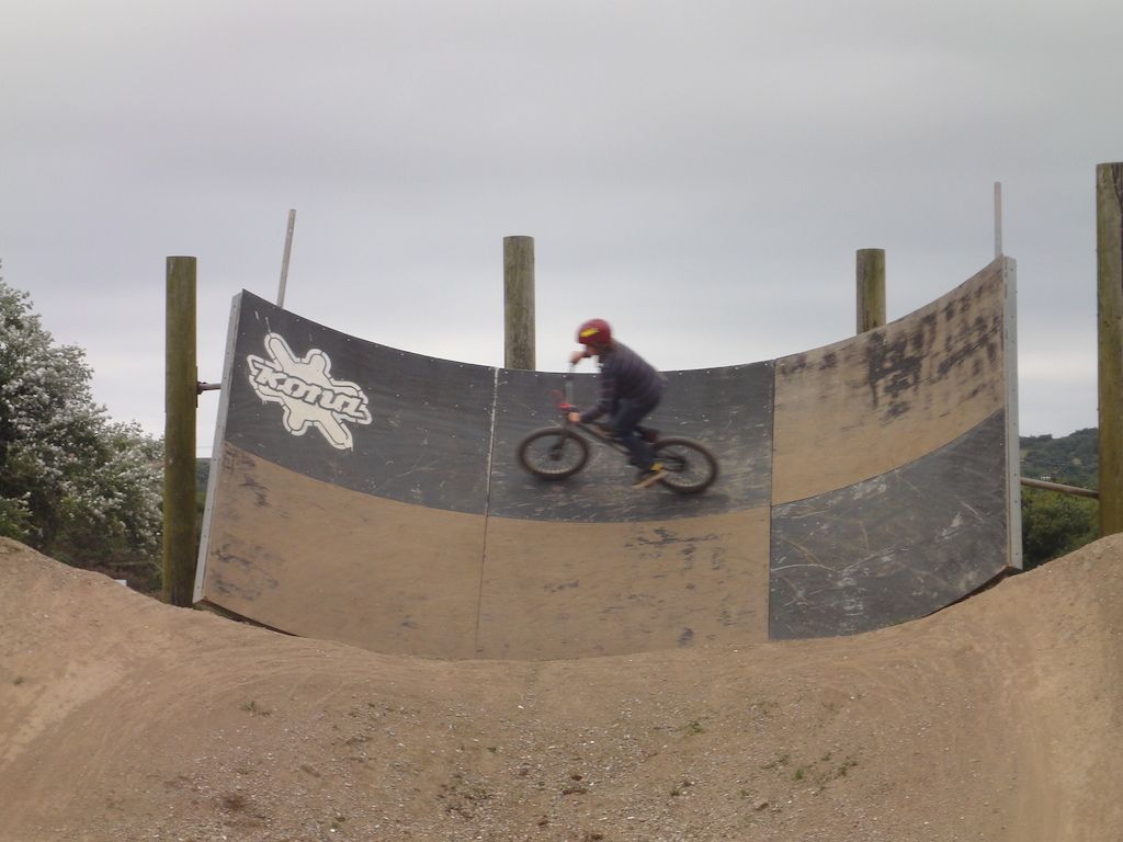 Riding dirt-jumps/ slope-style at The Track Portreath!