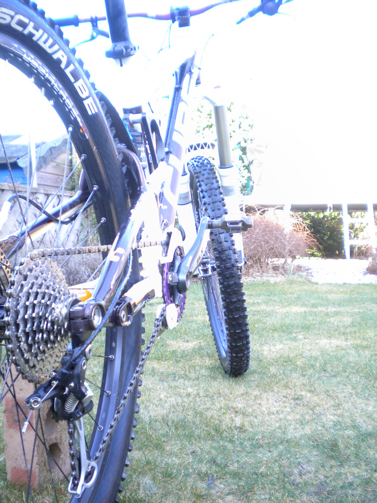 Cube Fritzz RX. New bars- RaceFace Atlas Fr. New chain ring- e13 G-Ring 35T.