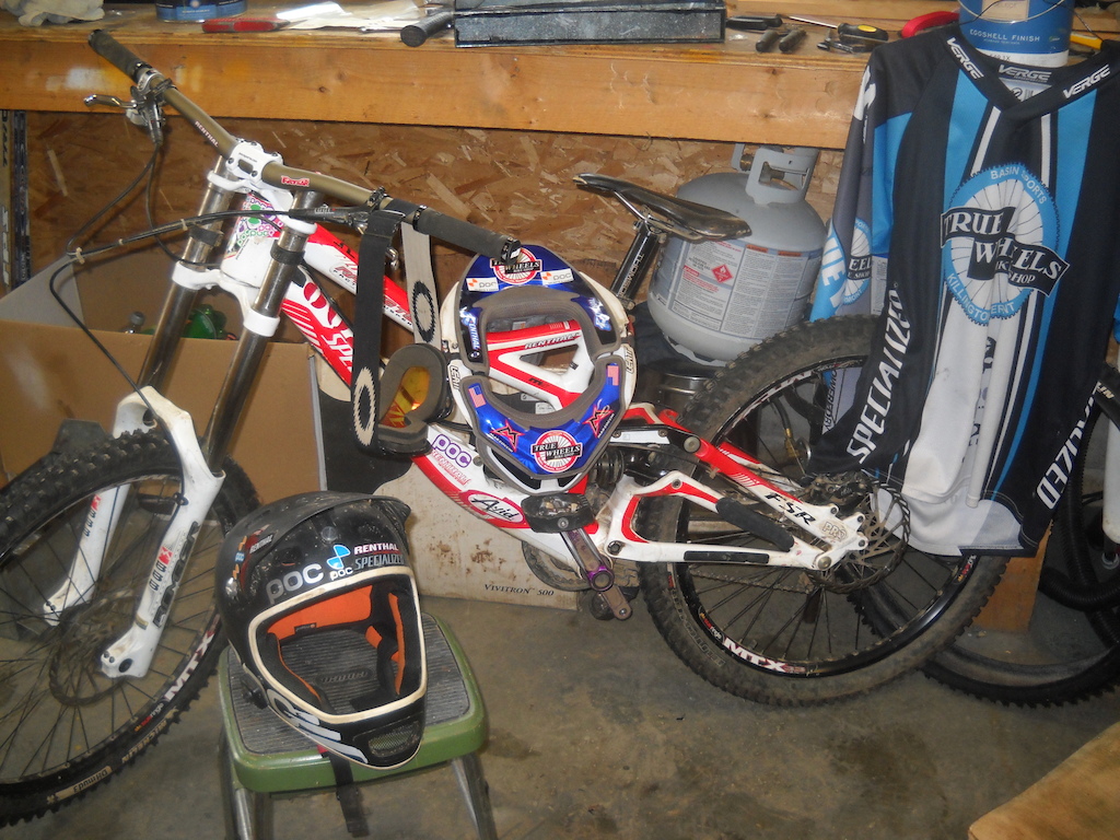big shout out to all my sponsors for 2012
True wheels bike shop
Renthal
mrazocchi suspention
sram
specialized
poc a