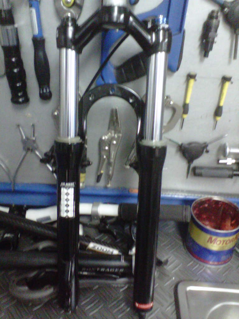 SE VENDE ROCK SHOX PILOT SL DE AIRE CON BLOQUEO, EN EXELENTE ESTADO CON SOLO 2 MESES DE USO INFORMES AL 3148339376