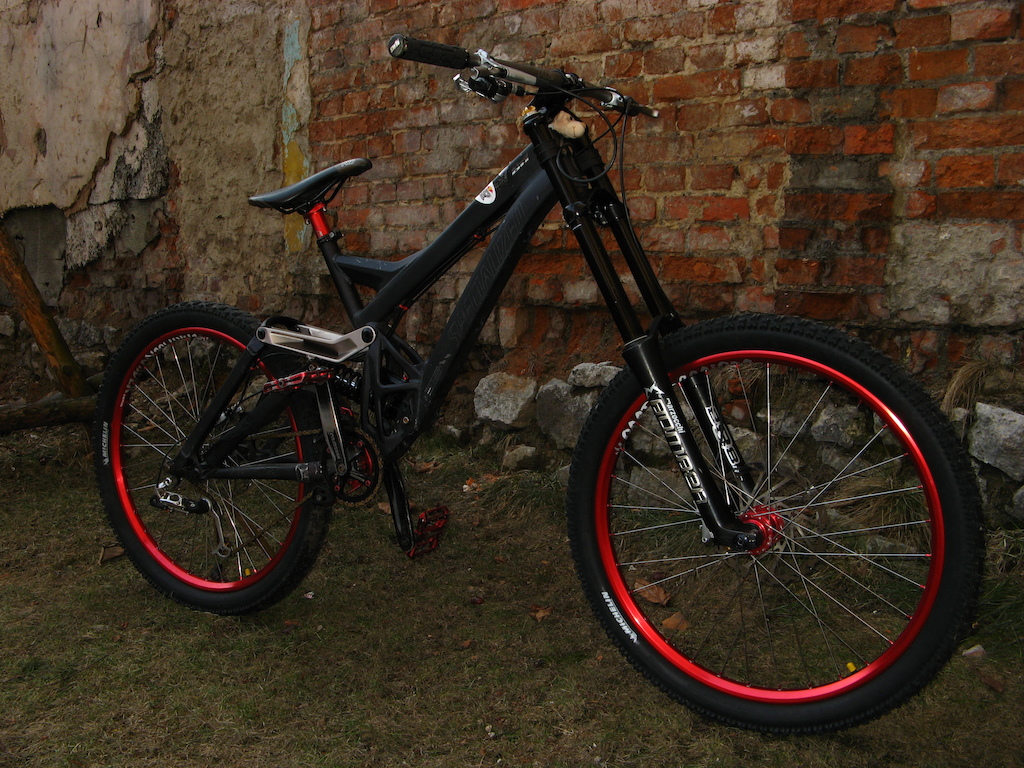 Specialized demo 9 pro, Marzocchi 888rc 2005. Dartmoor rider,dartmoor blade, funn, manitou swinger, prodigy, sram x0,x9 connex mischelin, sinline,pro, truvativ, Avid elixir.....