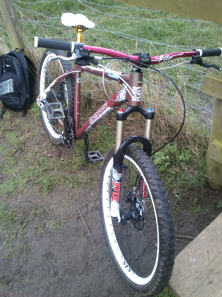 Pic of the Mongoose while out on it's first proper ride. Never missed a beat at all and those tyres grip like fuck!