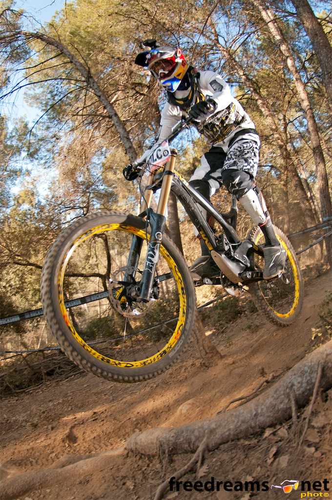Filip riding in Sant Andreu with the new Evil carbon.

Polcster Racing - Evil
