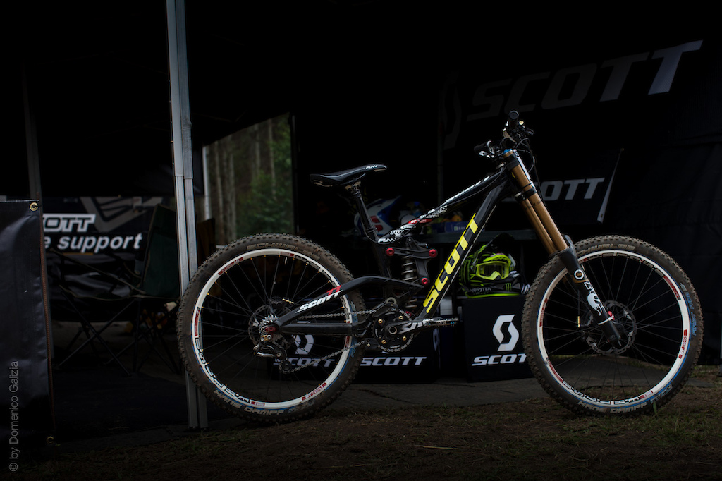 Brendan Fairclough and Romain Paulhan
Description: Scott 11 and Fox Suspension winter testing at San Romolo, near Sanremo in Northern Italy.