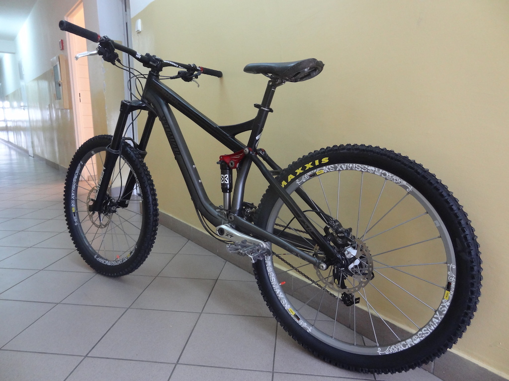 Specialized Pitch + Marzocchi 66SL
Mavic Crossmax SX
Maxxis Minion DHF + HR II 2-ply
15,26kg