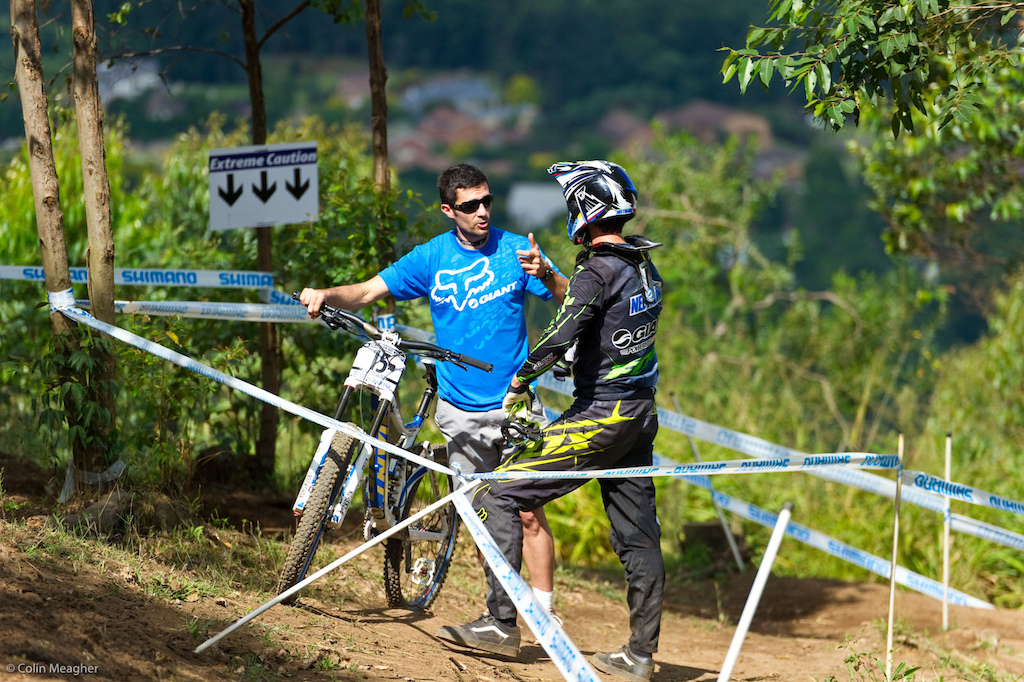 Oscar Saiz and Andrew Neethling talking ﻿﻿in practice at the Pietermaritzburg UCI World Cup DH