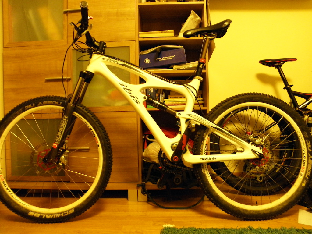 Ibis Mojo SL + 44RC3Ti - my 2012 ride!
Weight about 11,7kg